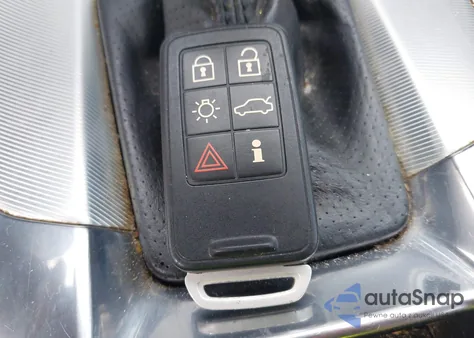 2013 Volvo S60 T6/T6 Platinum/T6 Premier Plus/T6 R-Design/T6 R-Design Platinum z USA, uszkodzony, nr VIN YV1902FHXD2176509